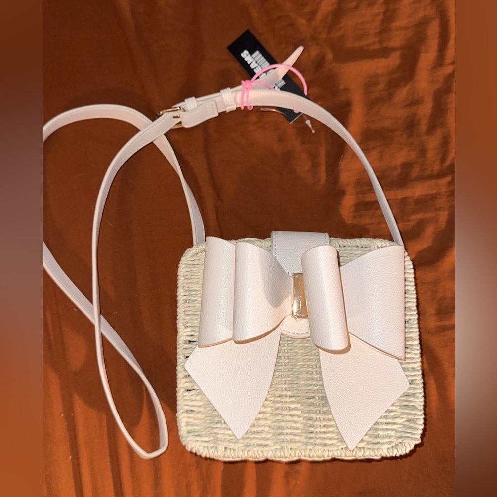 Elegant Cream Bow Crossbody Bag